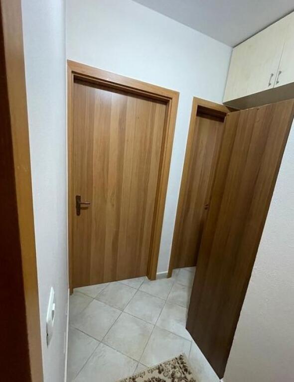 Apartament me qera 2+1 me 2 ballkone tek Ish Fusha e Aviacionit, pranë Pallatit të Telebingos