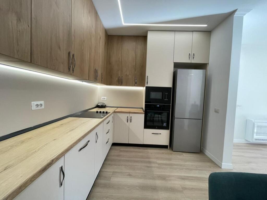 Apartament 2+1 per qira tek Liqeni i Thate.