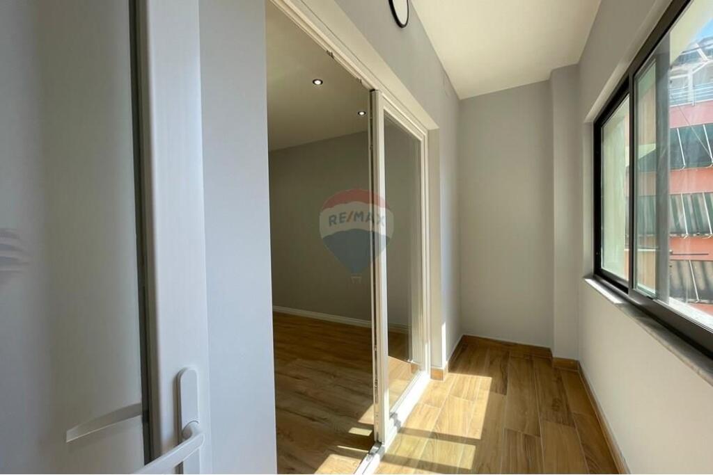 Apartament - Për Shitje - Rruga 5 Maji, Tiranë (ID: 530181098-54)