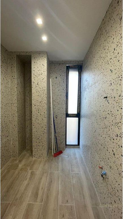 Jepet me qira apartament 2+1+2 ballkone tek Shkolla e Kuqe! 650 € /Muaj