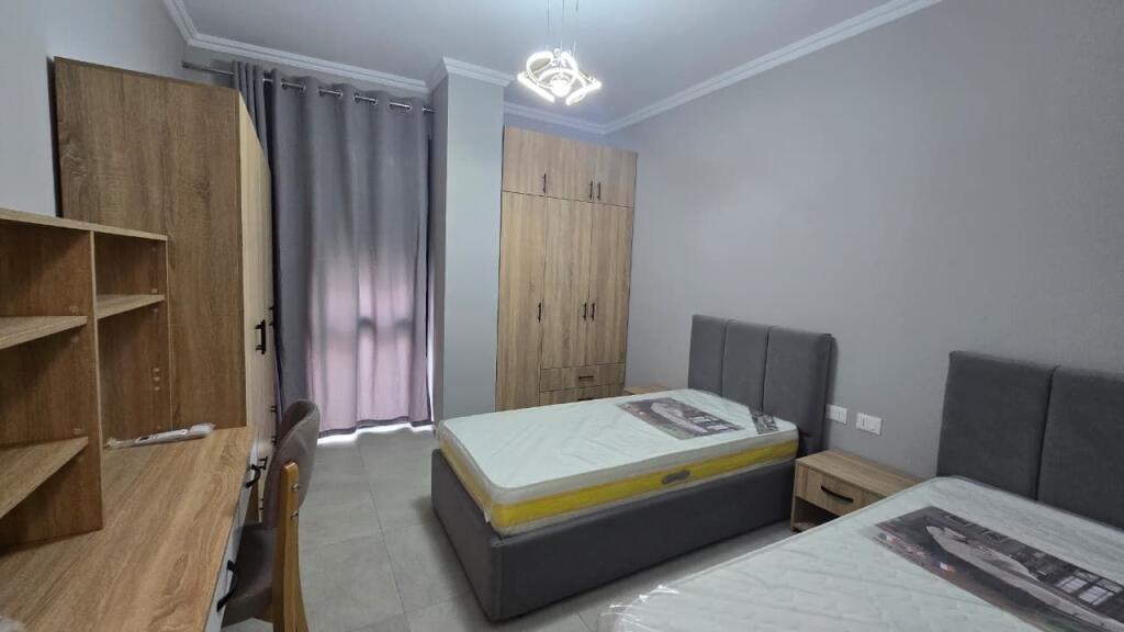 Jepet me qira apartament 2+1+2 te Liqeni i Thatë 1200 euro/muaj