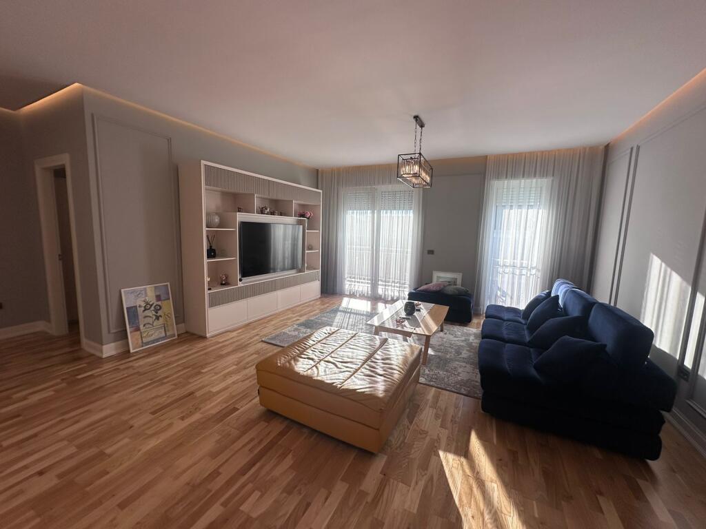 TEG 🌹 JOY - BANESA PËR QIRA