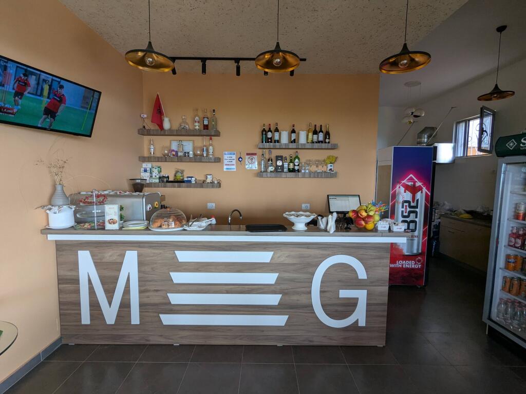 SHITET AMBJENT BIZNESI NE LUNGOMARE VLORE