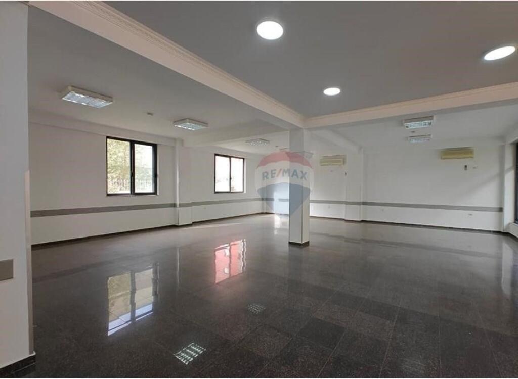 AFFITTO, AMBIENTE COMMERCIALE, VETRINA, TIRANA