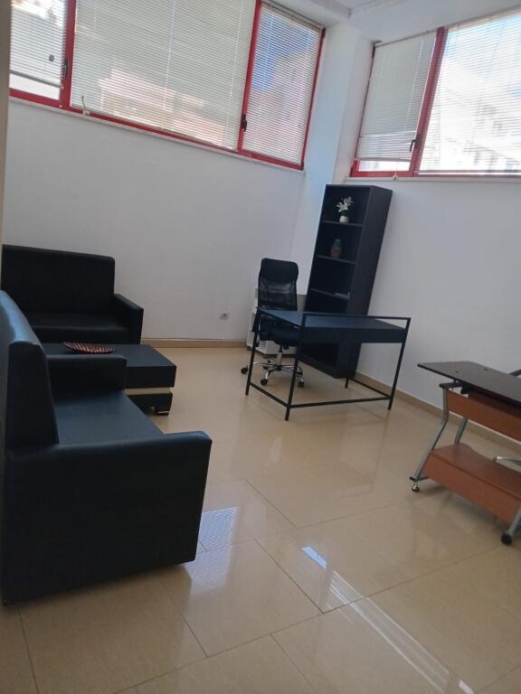 Professional office for rent 25 m² in Vollgë, Durrës