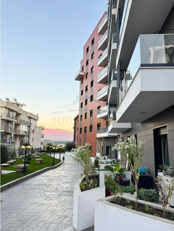 Shitet, Garsoniere, Kodra e Diellit, Tiranë