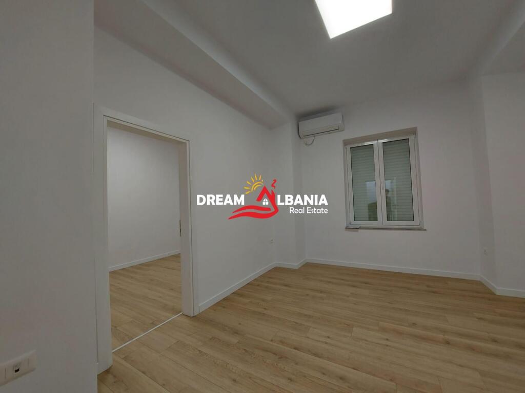 Ufficio 3+1 in affitto a Shallvaret, vicino alla Corte Suprema (ID 4261806)