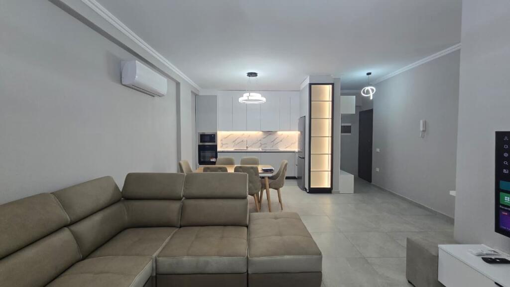 Jepet me qira apartament 2+1+2 te Liqeni i Thatë 1200 euro/muaj