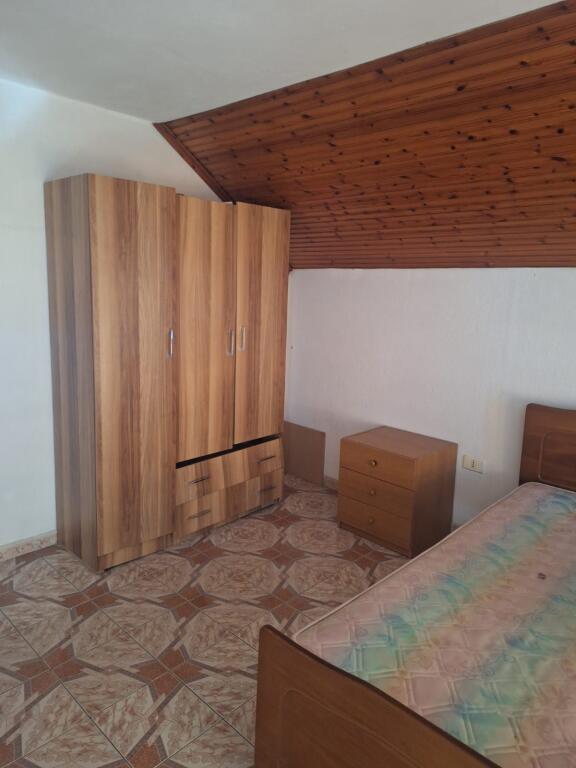 Apartment 1+1 for rent at Medreseja, value 30 000 lek