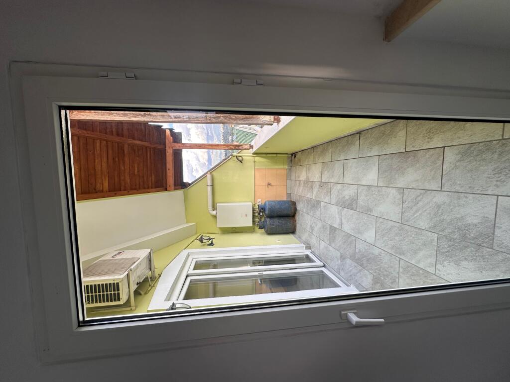 Penthouse for sale, at the dry lake with two parking spaces included!!!