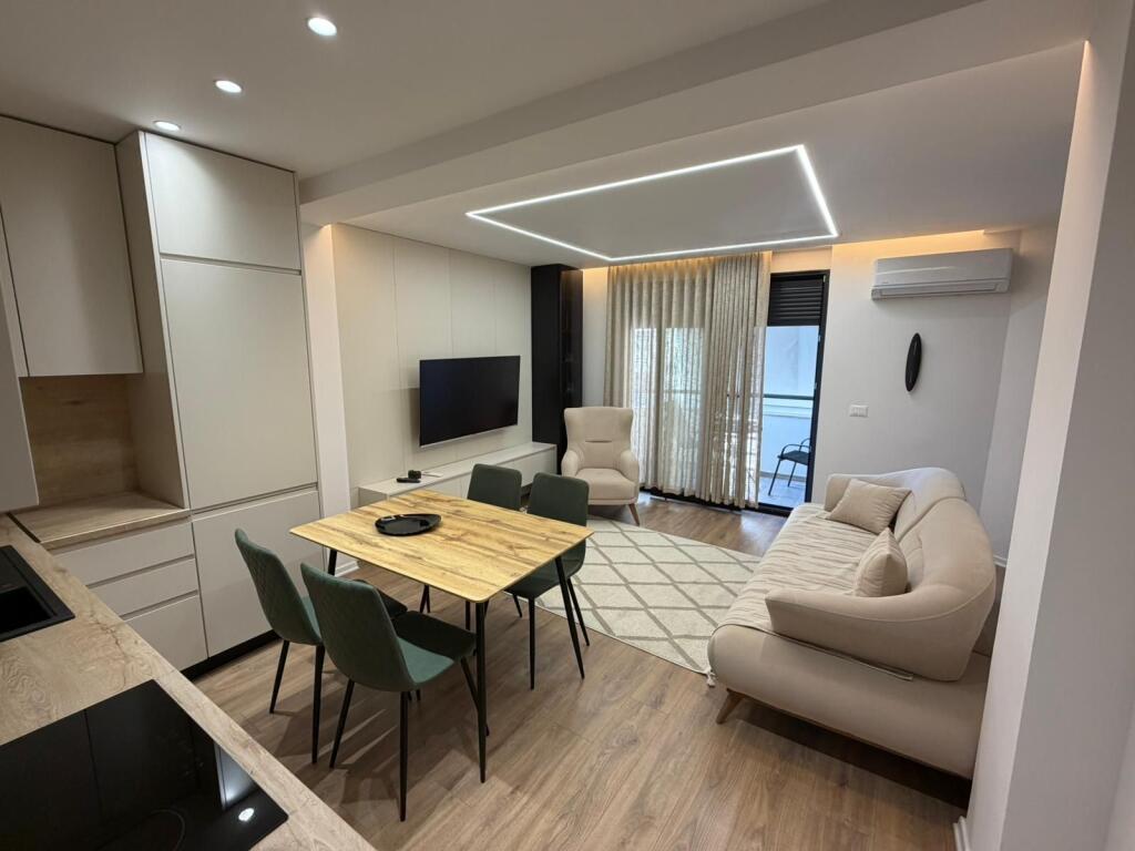 APARTAMENT 2+1 PER QERA TE BULEVARDI ZOGU I