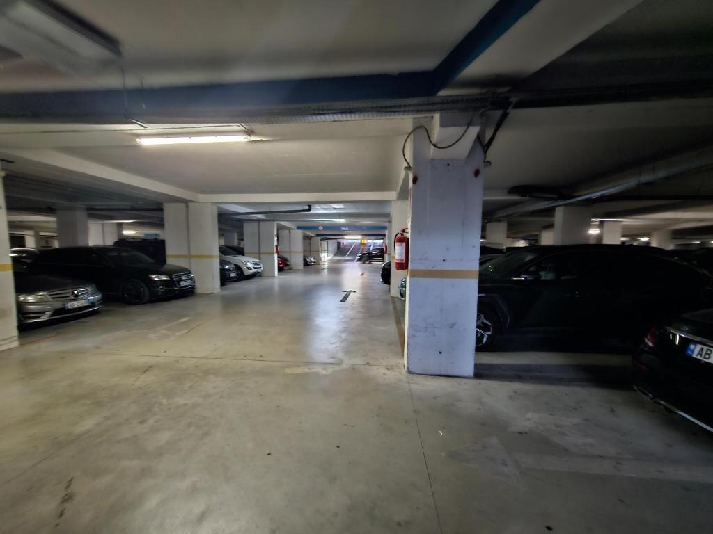 Shiten poste parkimi