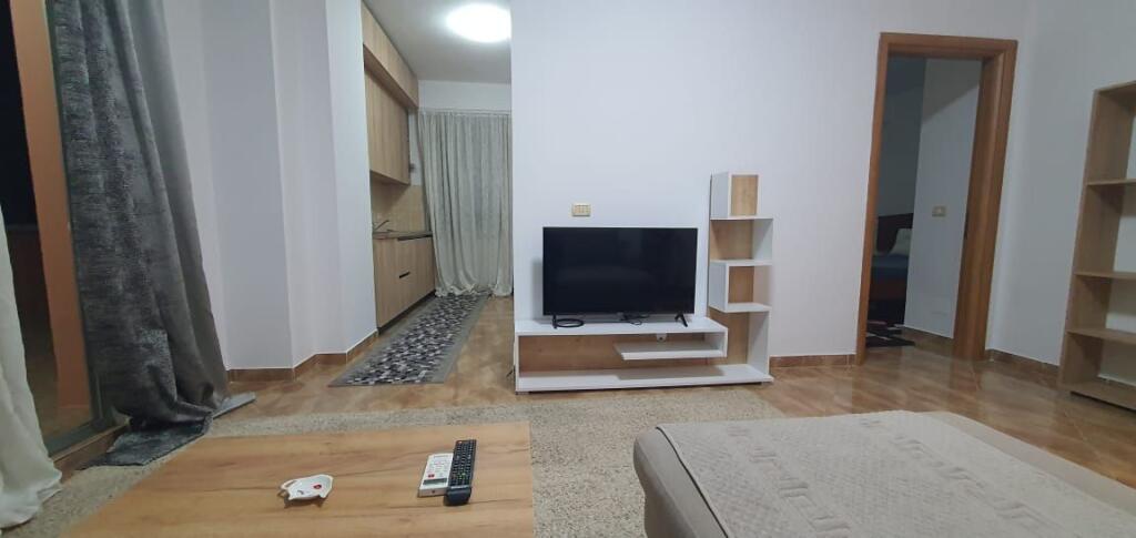 📌Jepet me qira apartament 1+1+verande 📍 tek Komuna e Parisit!