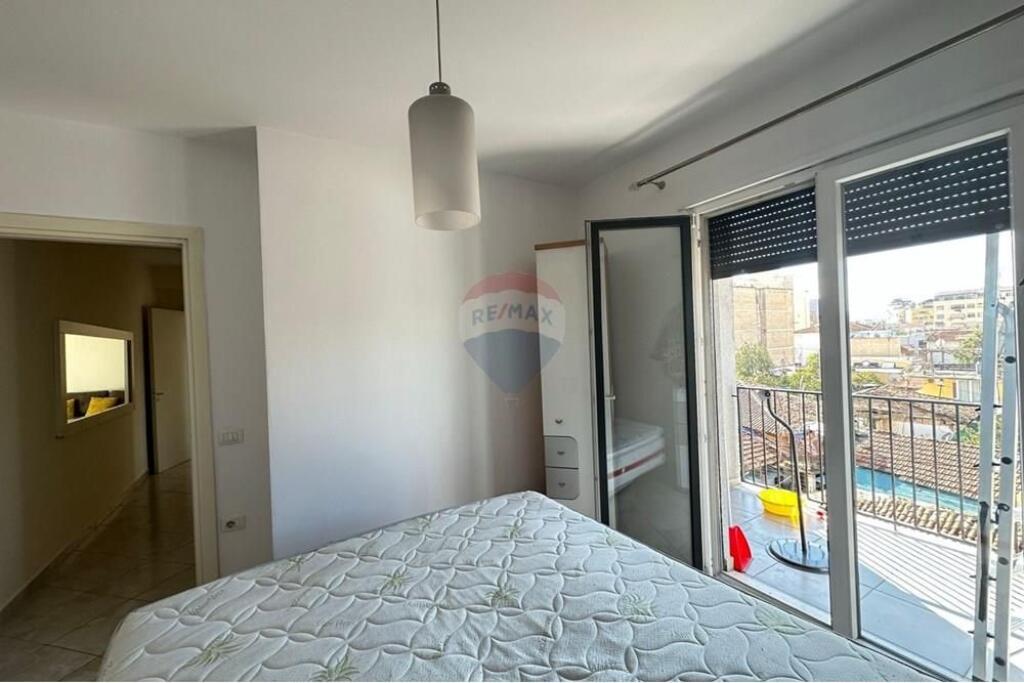 Apartmanet 2+1 me qira te stacioni trenit !