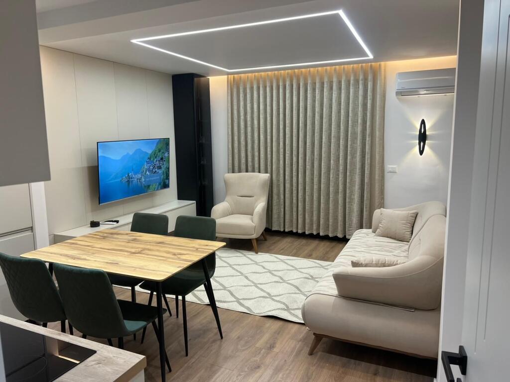 APARTAMENT 2+1 PER QERA TE BULEVARDI ZOGU I