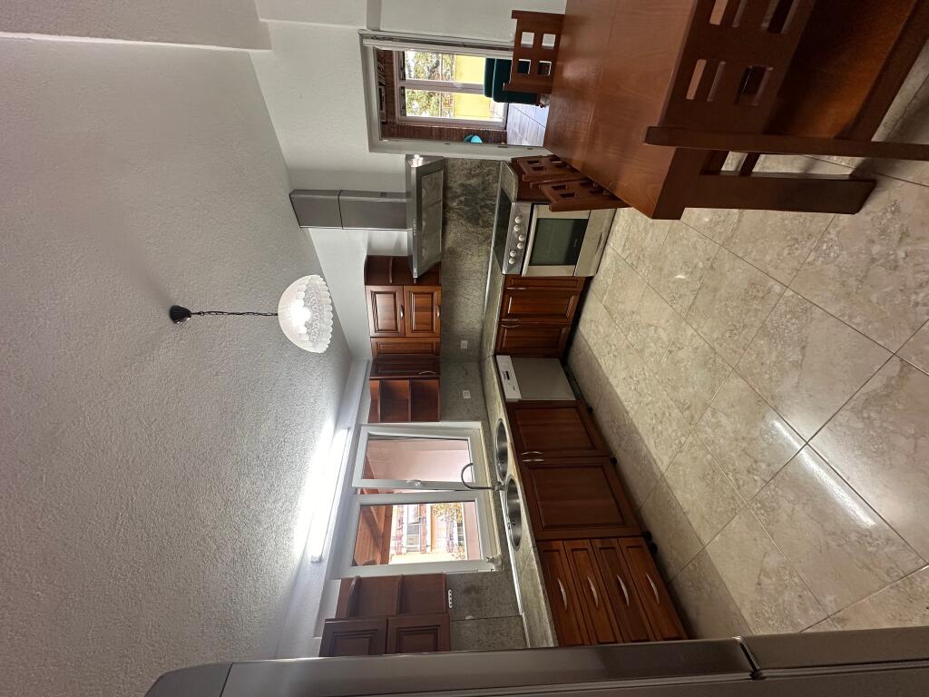 Attico in vendita a Liqeni i Thate con due posti auto inclusi