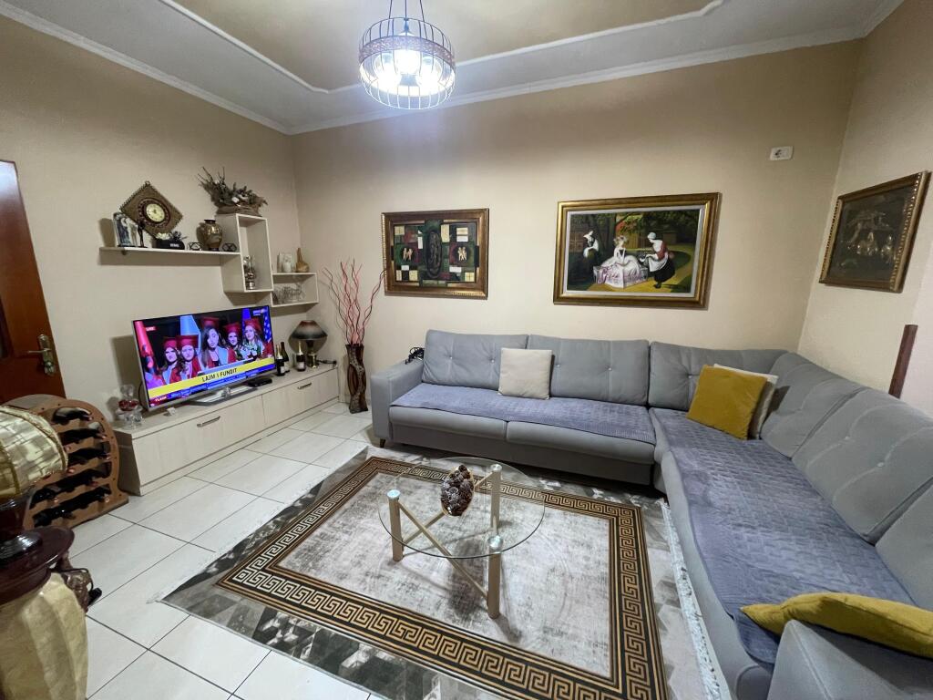 SHITET APARTAMENT 2+1 TEK ISH TREGU ELEKTRIK