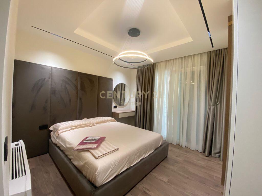 In affitto, appartamento ristrutturato 2+1+2 nella zona del Lago Secco.