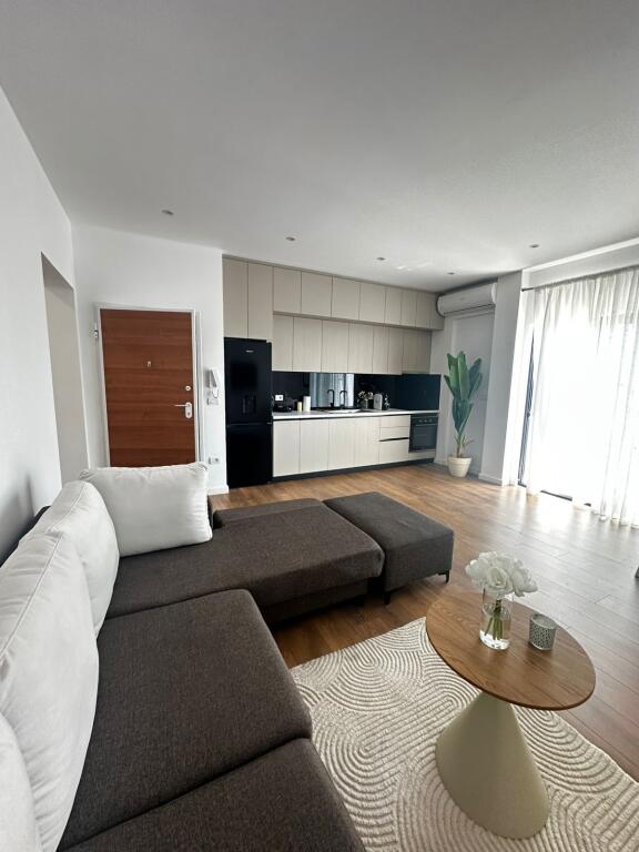 SHITET SUPER APARTAMENT  • 2+1+2 me 2 ballkone 📍 Adresa: Ish Urt Durres