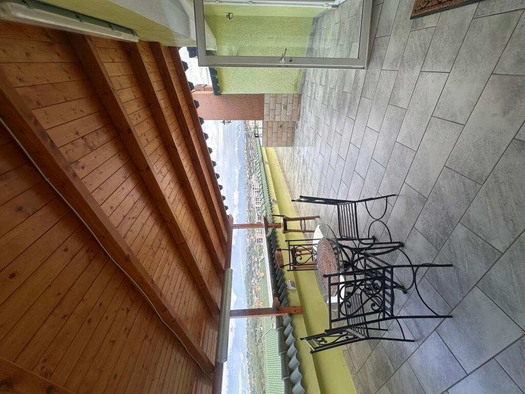 Penthouse for sale, at the dry lake with two parking spaces included!!!