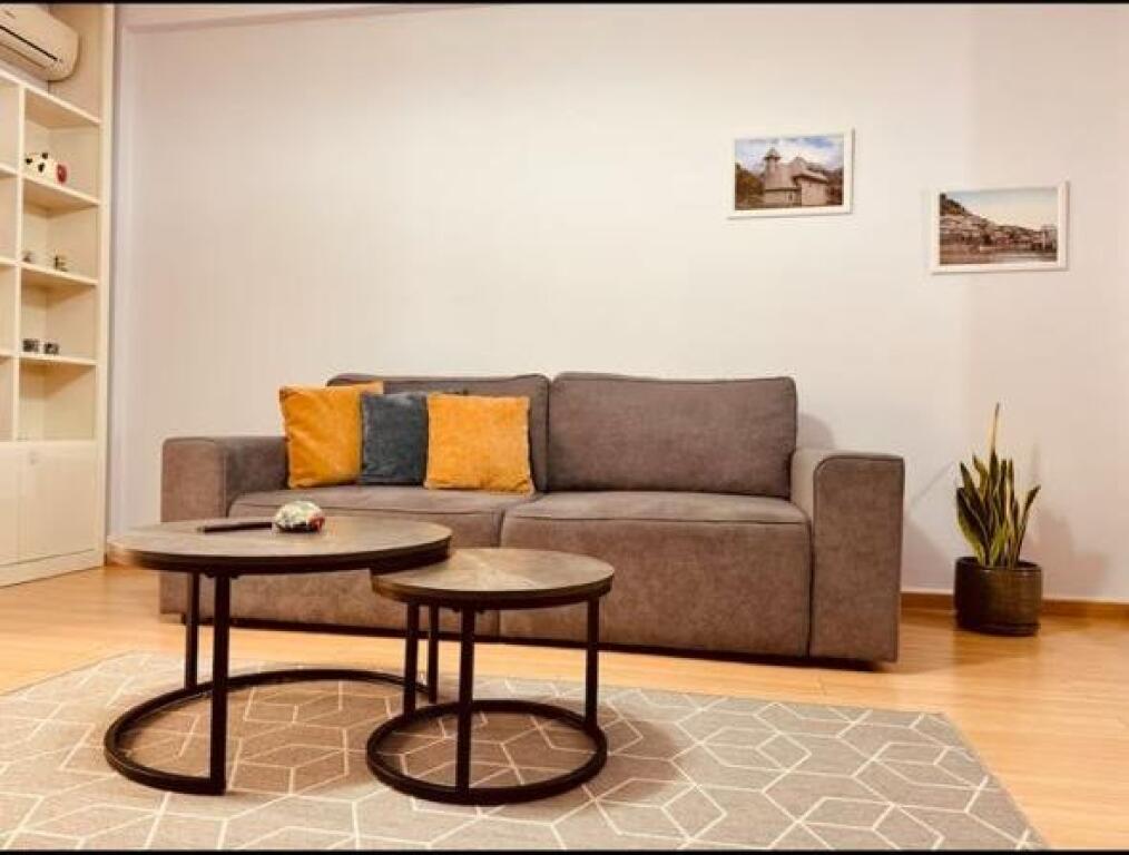 2+1, well furnished, at the park near the Paris commune, price 800 euros