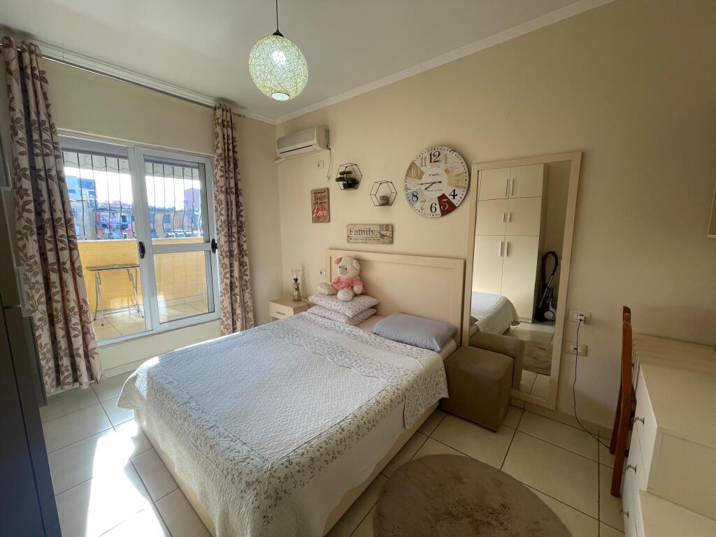 SHITET APARTAMENT 2+1 TEK ISH TREGU ELEKTRIK