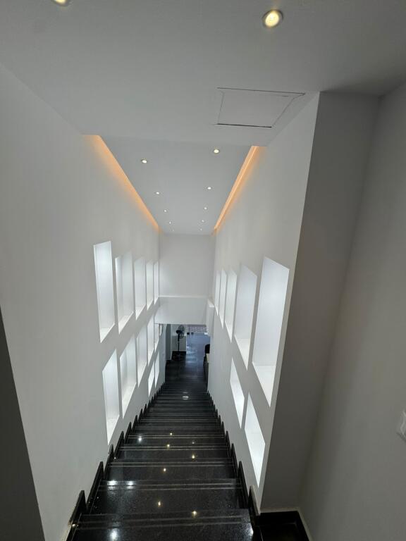 Jepet me qira rrethrrotullimi Zogut te dyqan 2 Kate buze rruge