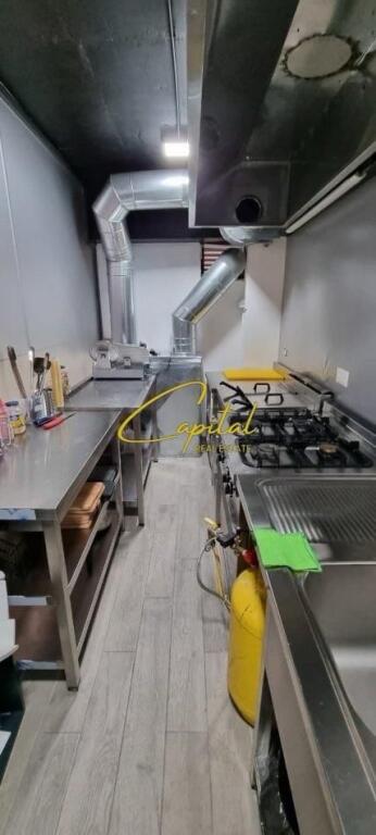 BUSINESS PREMISES FOR RENT 136 M2 KONGRESI I MANASTIRIT STREET 1,350 EURO