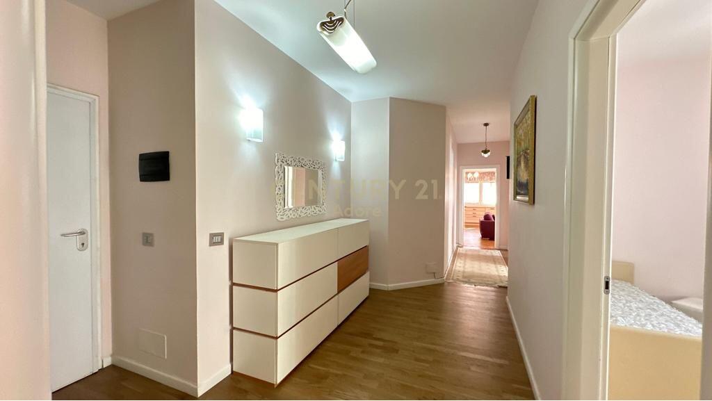 2+1 Apartment for Rent near Pazari i Ri!