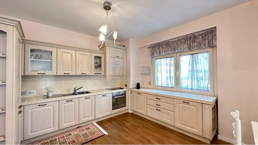 Appartamento 2+1 in Affitto a Pazari i Ri – 140 m², Completamente Arredato