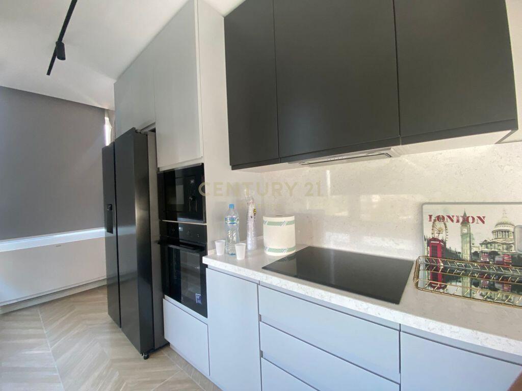 In affitto, appartamento ristrutturato 2+1+2 nella zona del Lago Secco.