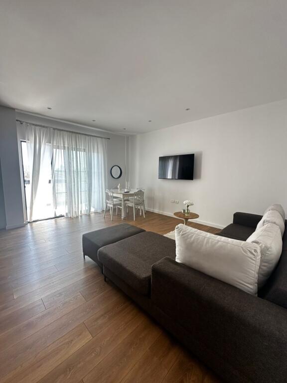 SHITET SUPER APARTAMENT  • 2+1+2 me 2 ballkone 📍 Adresa: Ish Urt Durres