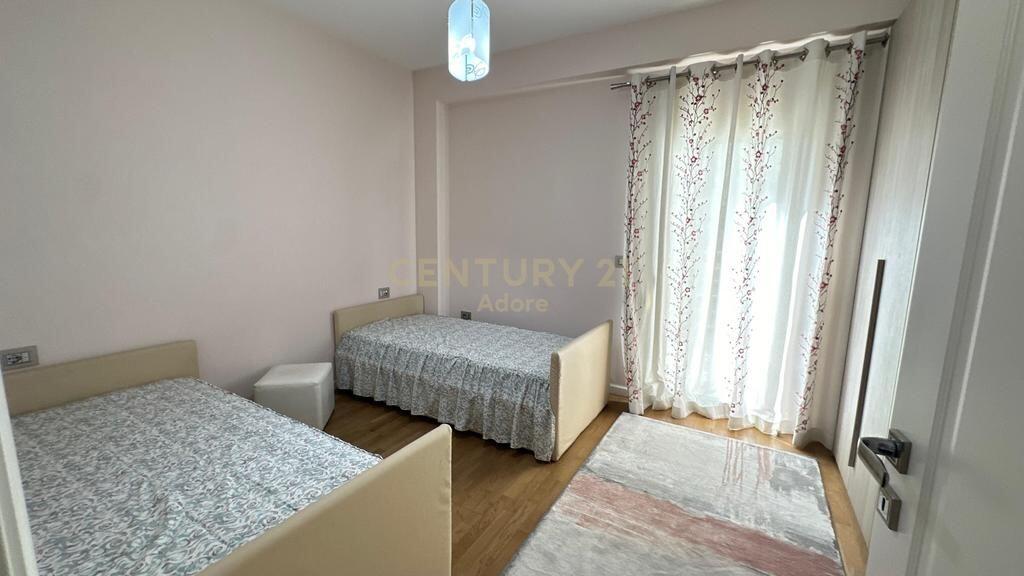 2+1 Apartment for Rent near Pazari i Ri!