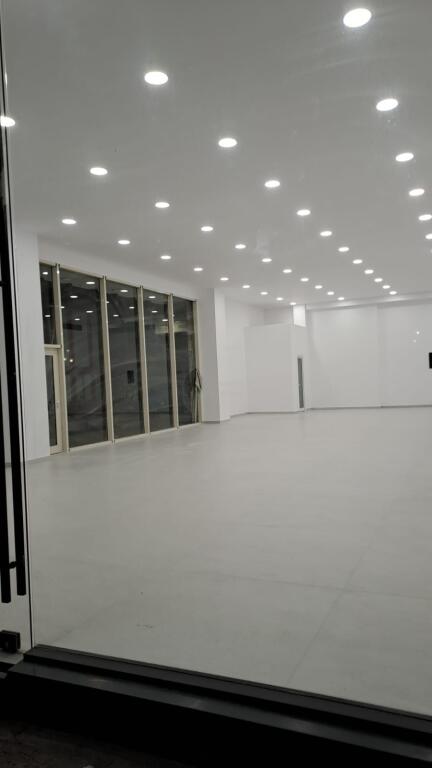 🏢 Showroom for rent near Hilton Garden Inn!