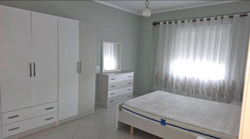 APARTAMENT ME QERA 2+1 KOPSHTI BOTANIK 65.000 LEKE