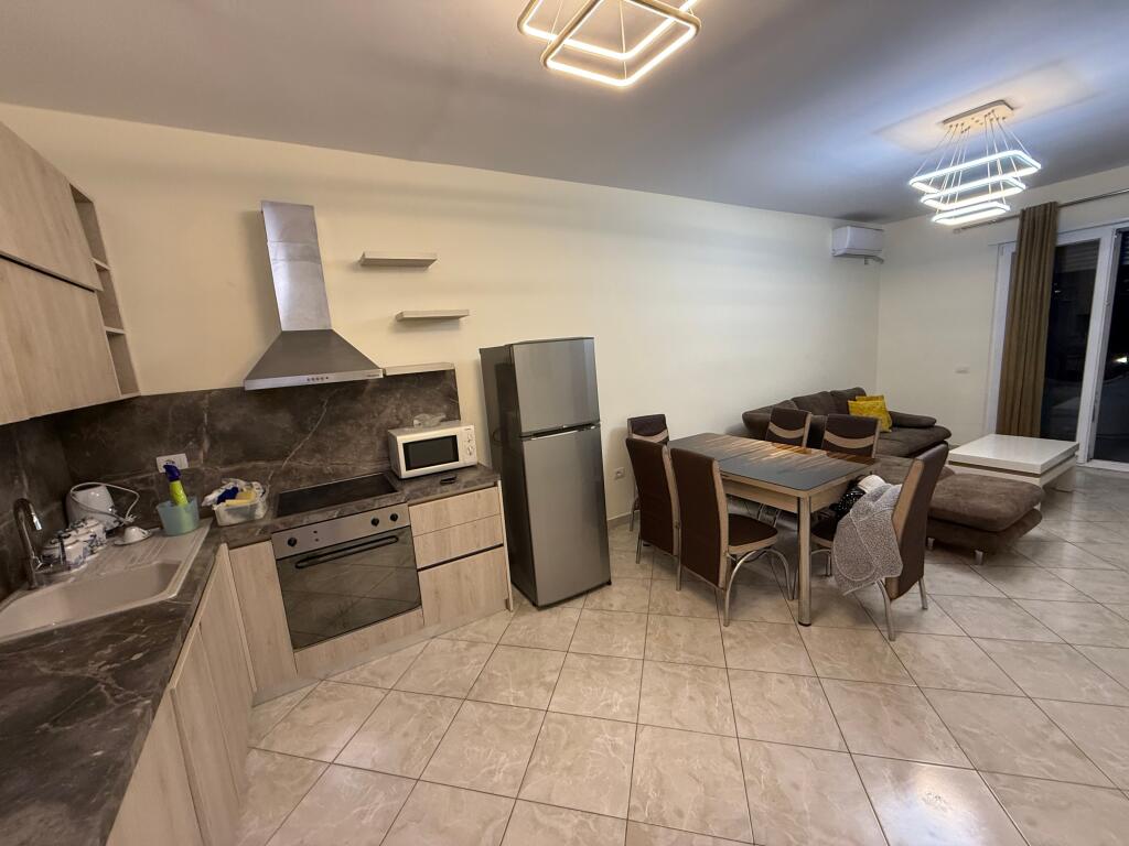 Qender apartament  luksoz 2+1+2 me qera 70,000 leke i padiskutueshem