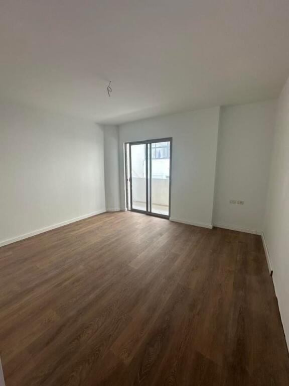 SHITET APARTAMENT  • 2+1 + Ballkon i bollshem 📍 Adresa: Ujesjellesi