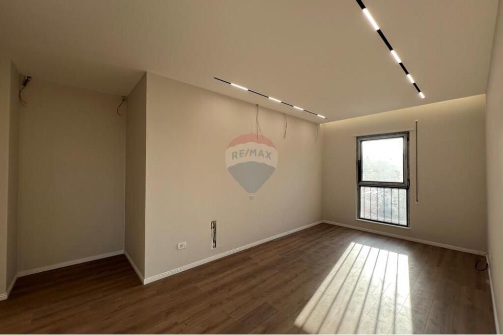 2+1 APARTMENT FOR SALE NEAR THE RED SCHOOL!