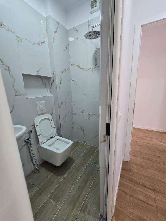 Apartament 2+1, Rruga e Kavajes!