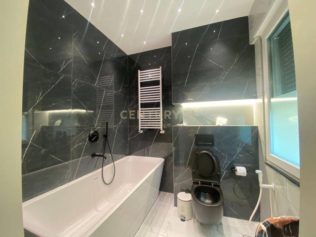 In affitto, appartamento ristrutturato 2+1+2 nella zona del Lago Secco.