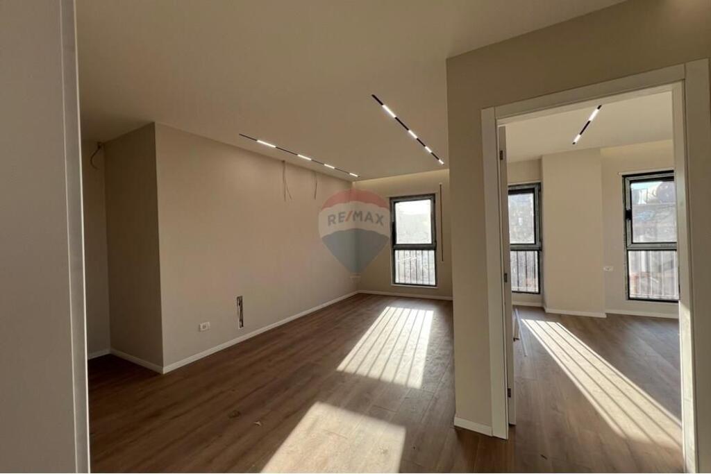 2+1 APARTMENT FOR SALE NEAR THE RED SCHOOL!