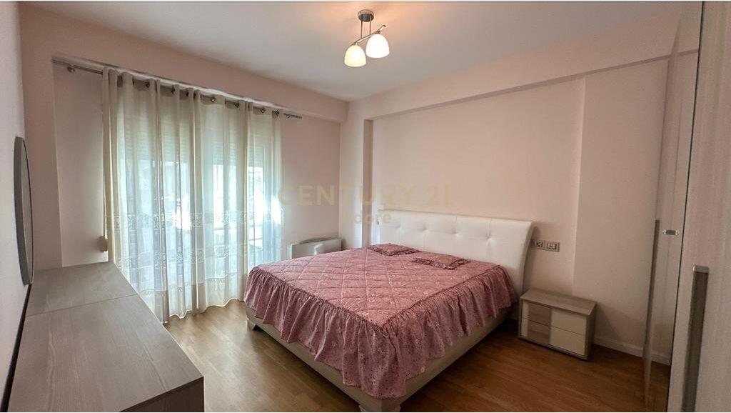 2+1 Apartment for Rent near Pazari i Ri!