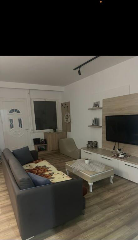 Qera 1+1 prane Stacionit Trenit.