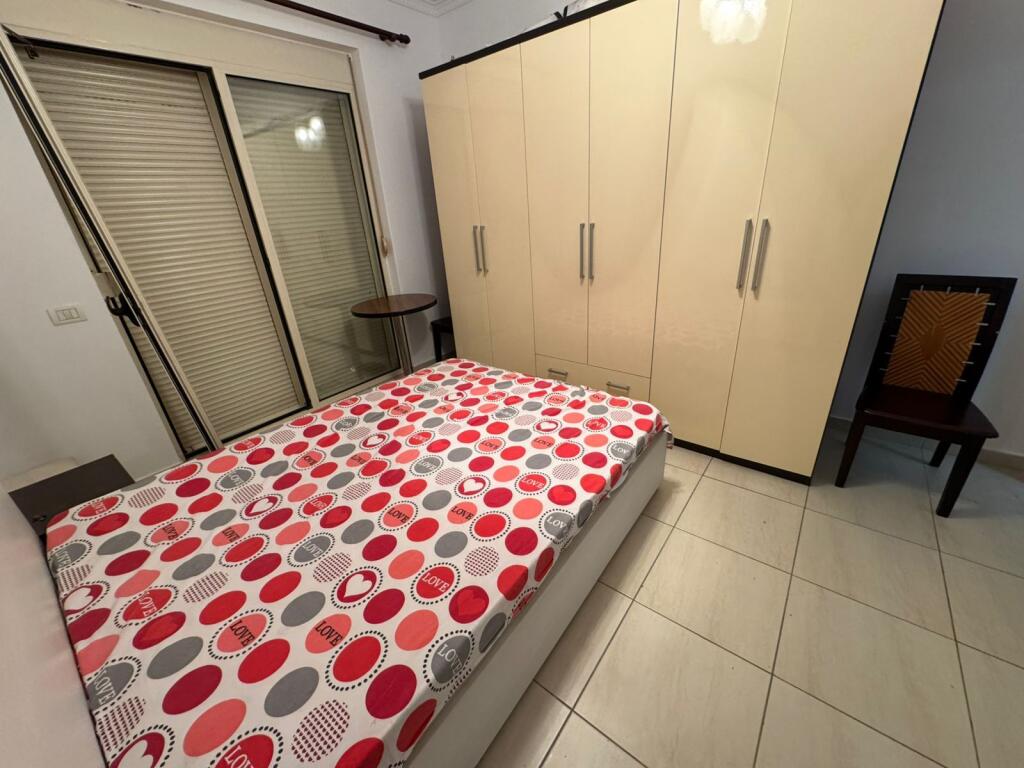 Apartament 2+1 me qira tek Liqeni i Thate