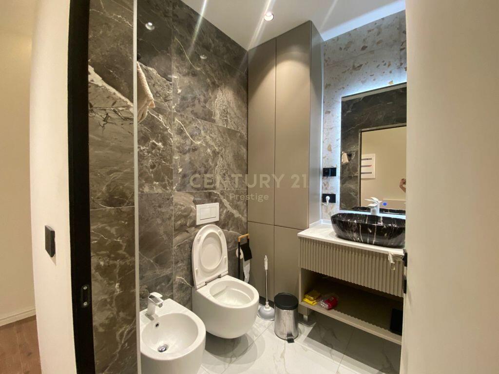 In affitto, appartamento ristrutturato 2+1+2 nella zona del Lago Secco.