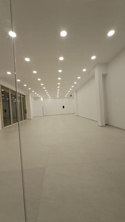 🏢 Showroom for rent near Hilton Garden Inn!