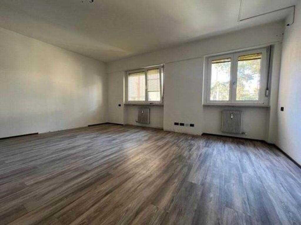 Office for Rent 3+1 at Univers City (ID BZ2736) Tirana