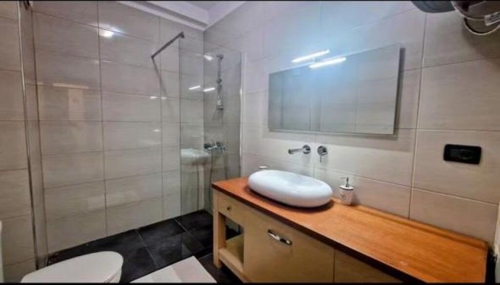 2+1, well furnished, at the park near the Paris commune, price 800 euros