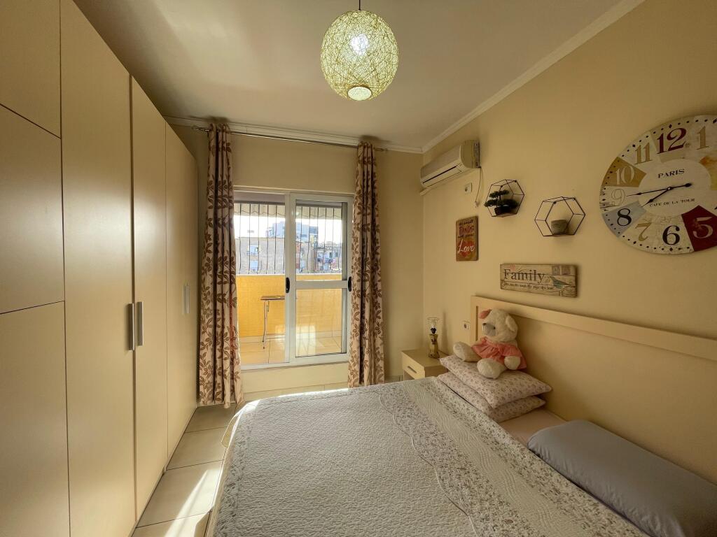 SHITET APARTAMENT 2+1 TEK ISH TREGU ELEKTRIK