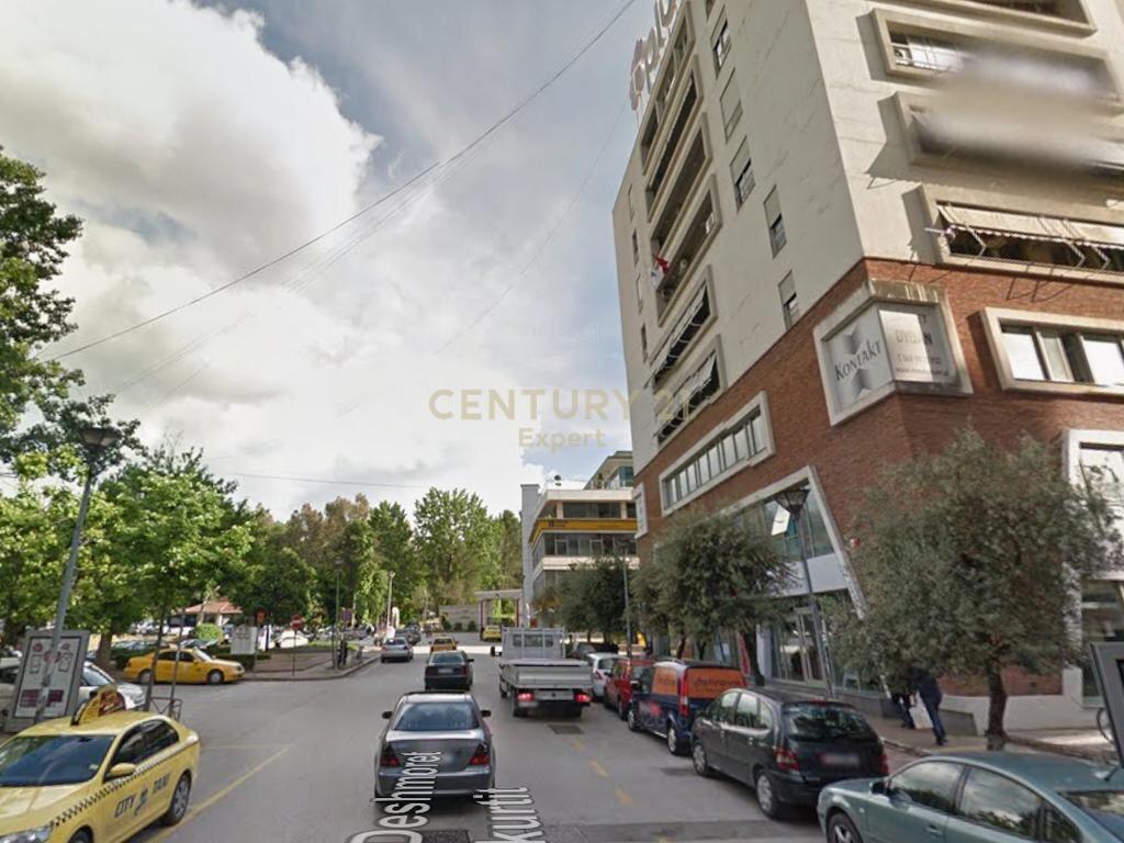 We sell 2+1+2 apartment near Garda 650,000 €